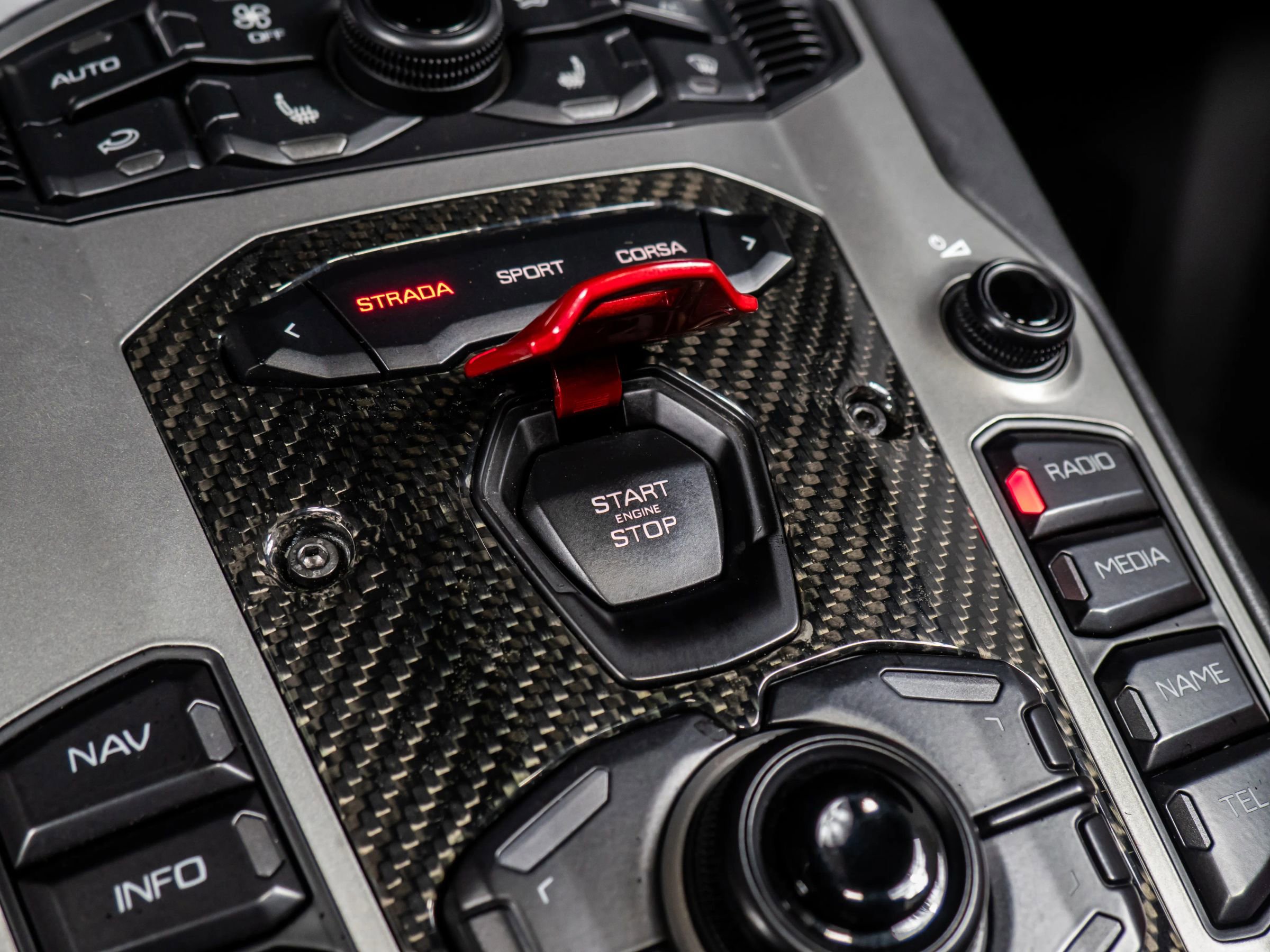 Used 2014 Lamborghini Aventador LP 700-4 image 32