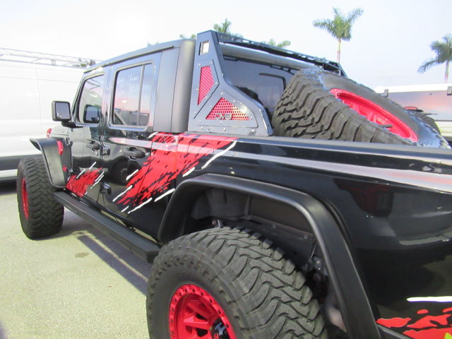 Used 2020 Jeep Gladiator Sport w/ Quick Order Package 24S AWD/4WD image 4