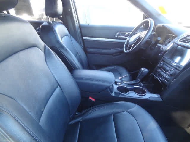 Used 2018 Ford Explorer XLT w/ Equipment Group 202A AWD/4WD image 8