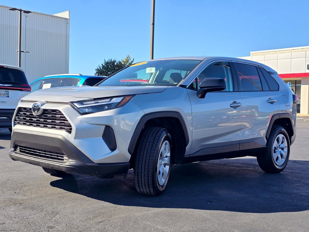 Used 2024 Toyota RAV4 LE FWD image 4