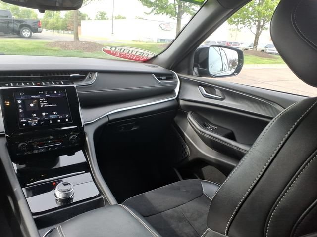 Certified 2024 Jeep Grand Cherokee Altitude AWD/4WD image 12