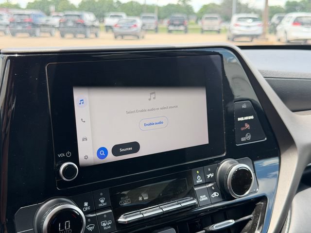 Used 2023 Toyota Highlander LE FWD image 30