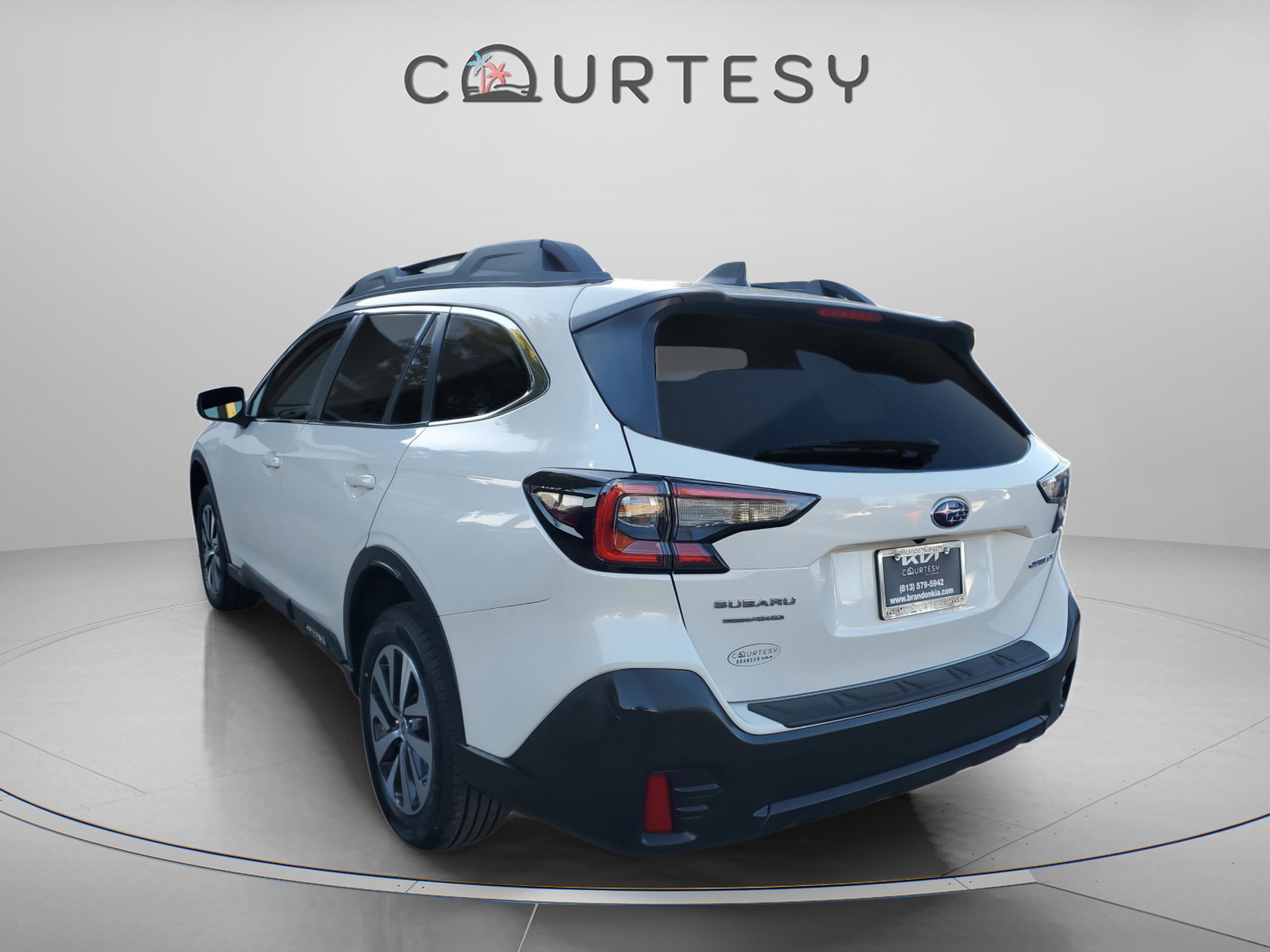 Used 2022 Subaru Outback Premium image 2