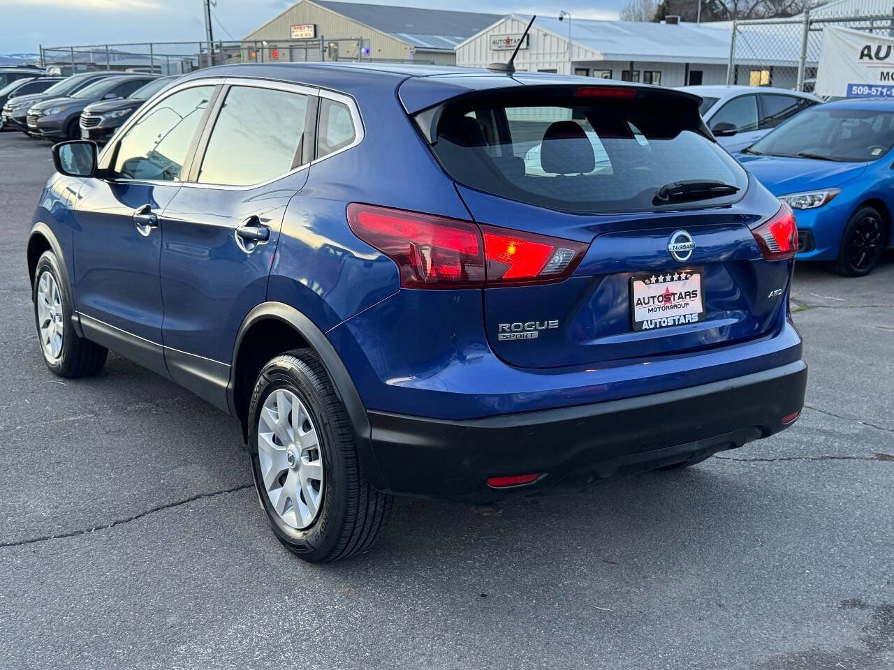 Used 2018 Nissan Rogue Sport S image 3