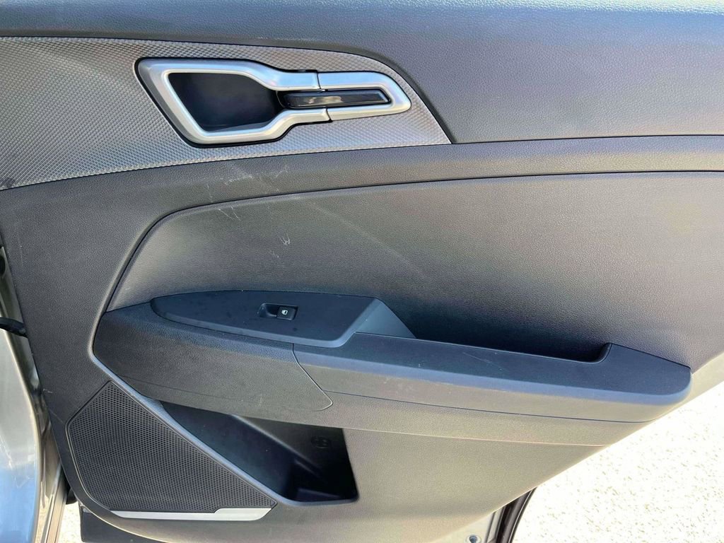 Used 2023 Kia Sportage LX FWD image 8