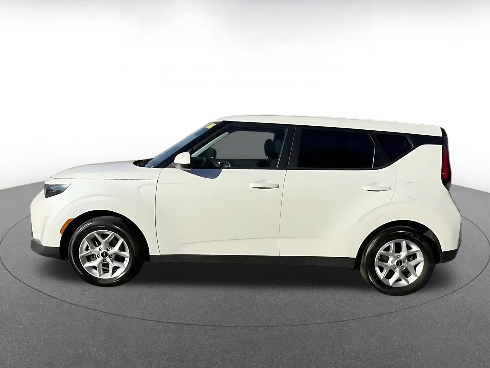 Used 2025 Kia Soul LX w/ LX Technology Package image 9