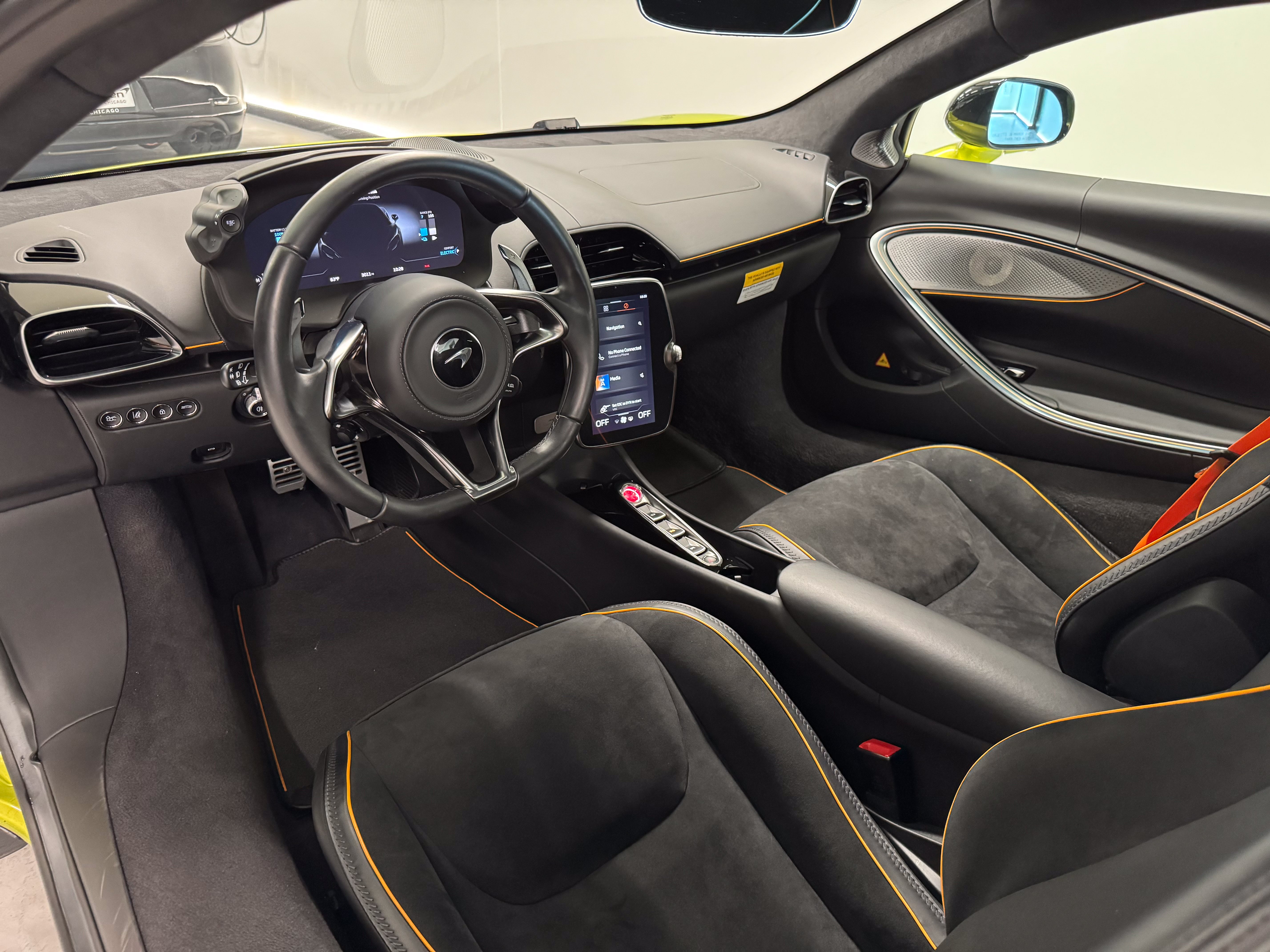 Used 2023 McLaren Artura RWD image 8