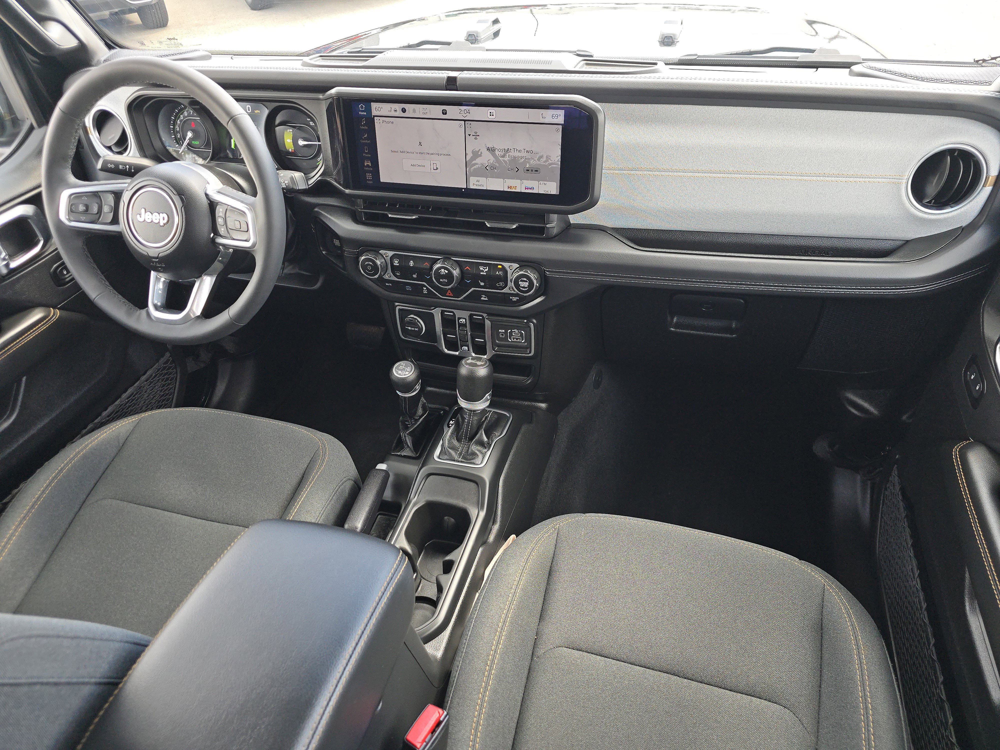 Used 2025 Jeep Wrangler Sahara image 19