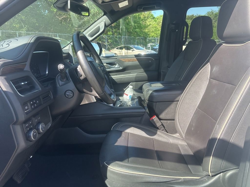 Used 2023 Chevrolet Suburban Premier image 2