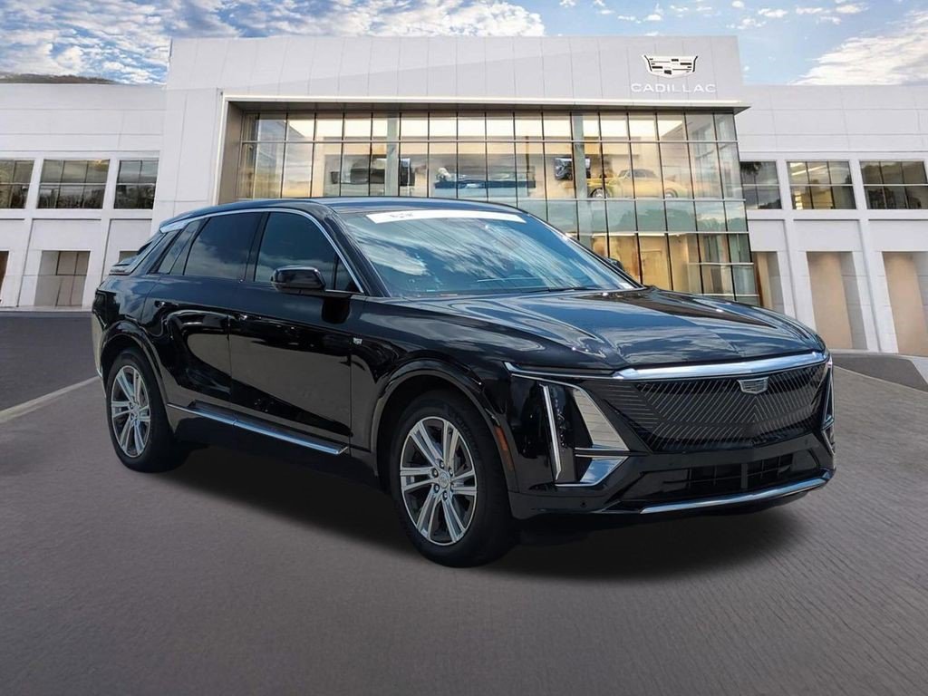 Certified 2024 Cadillac Lyriq Tech RWD image 3