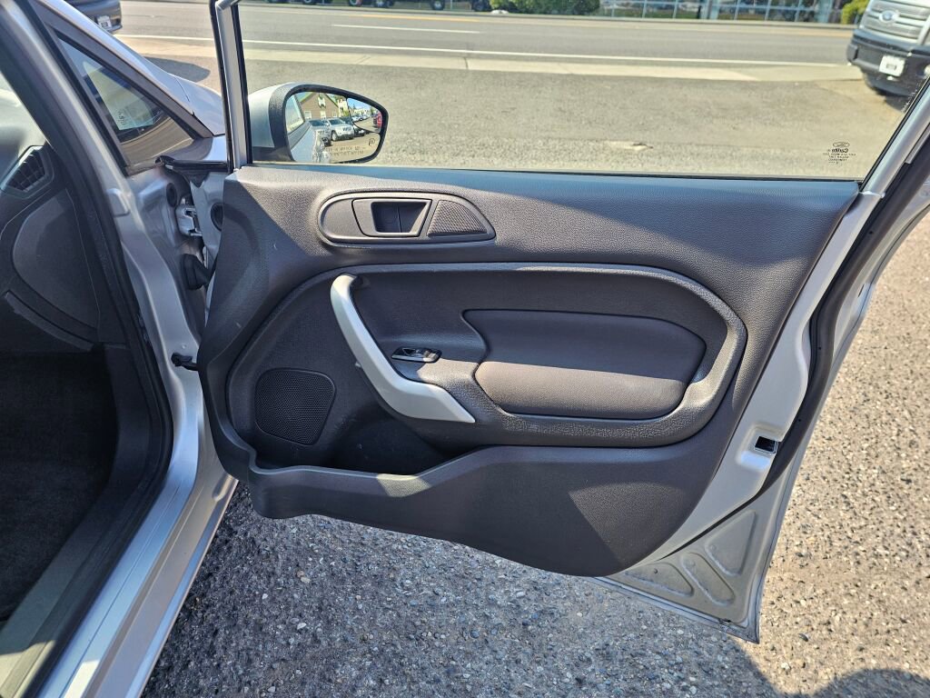 Used 2013 Ford Fiesta SE image 10