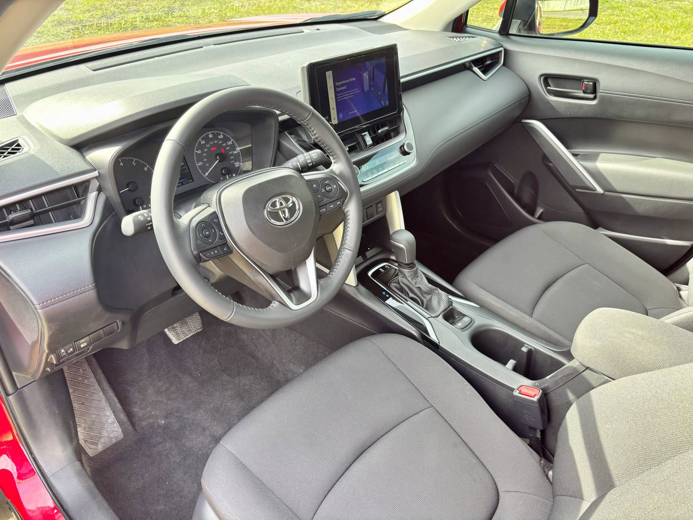 Used 2024 Toyota Corolla Cross LE image 8