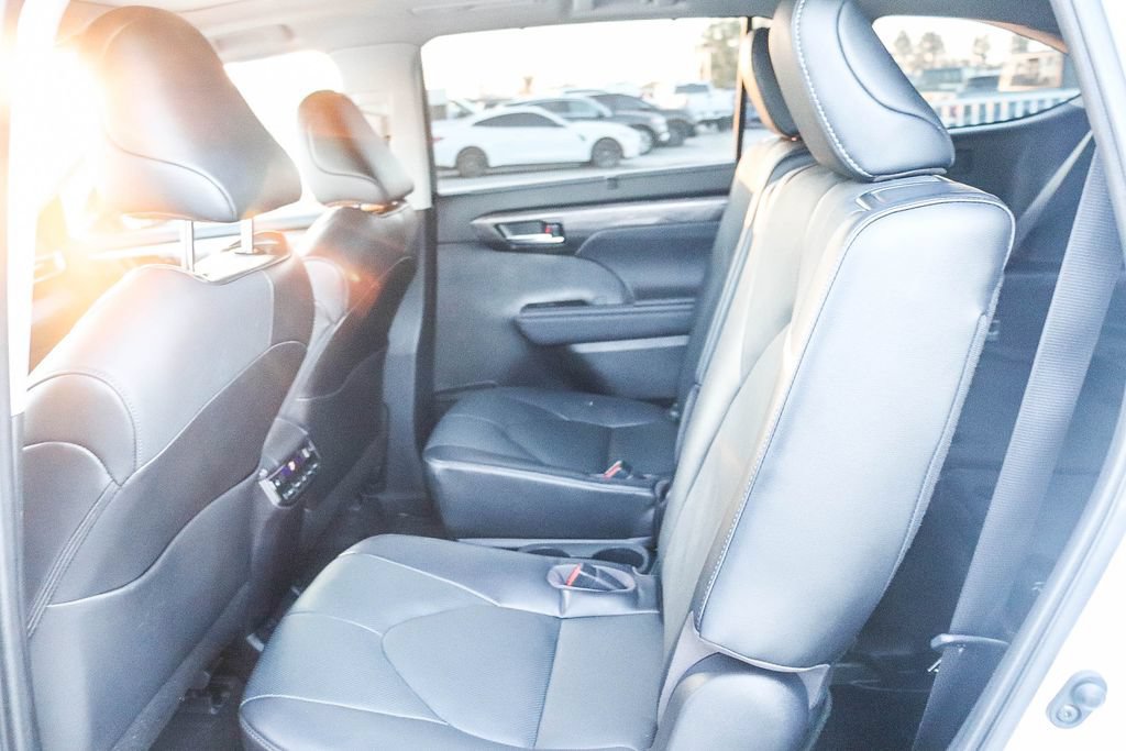 Used 2023 Toyota Highlander Platinum FWD image 22