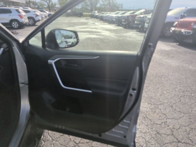 Used 2025 Toyota RAV4 LE image 9