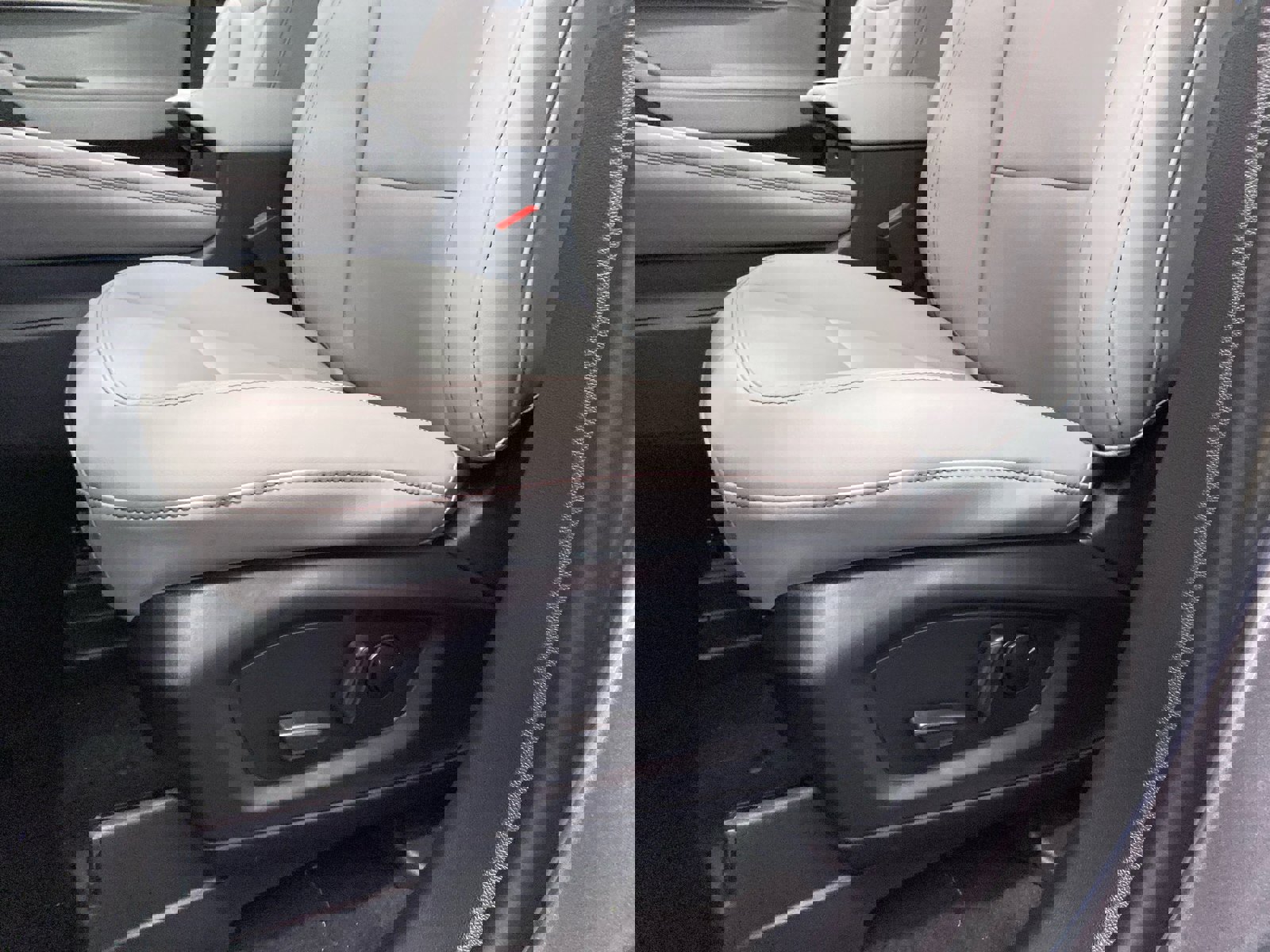 New 2026 Ford Explorer Active w/ Active Comfort Package image 26