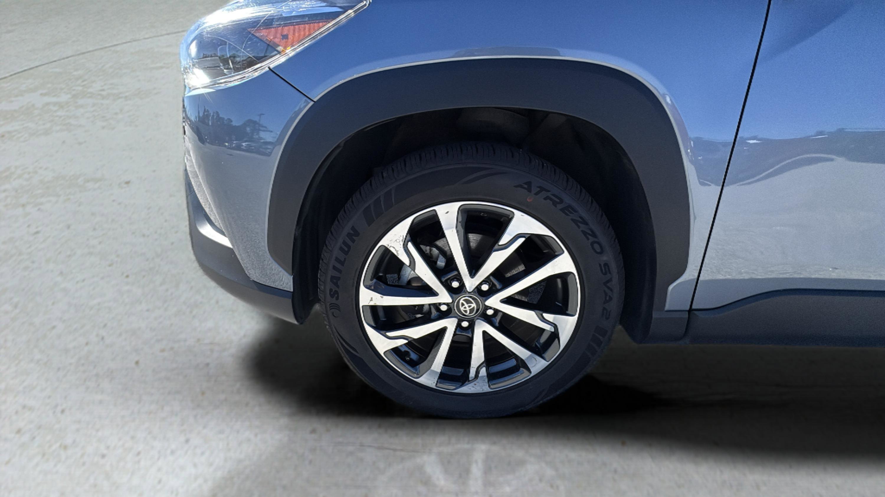 Used 2024 Toyota Corolla Cross XLE image 17