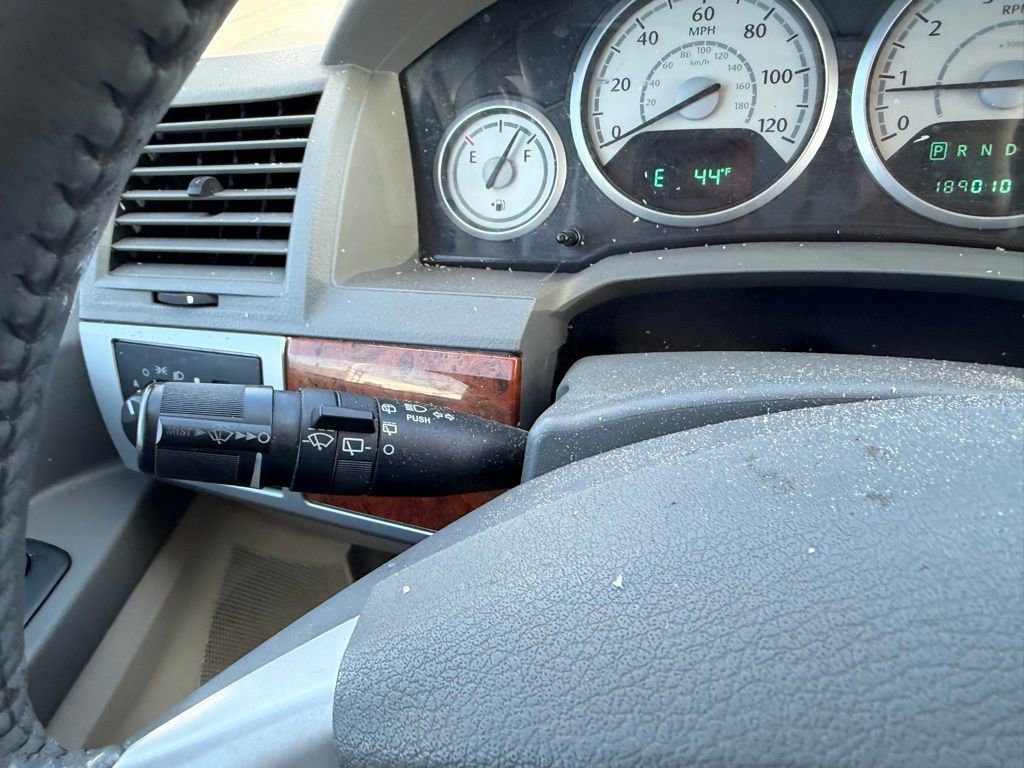 Used 2008 Chrysler Town & Country Touring FWD image 13