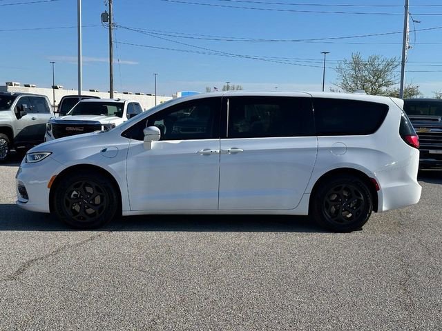 Used 2022 Chrysler Pacifica Touring-L w/ S Appearance Package FWD image 2