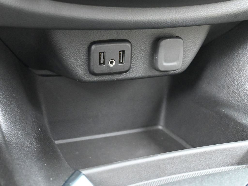 Used 2022 Chevrolet Traverse LS image 23