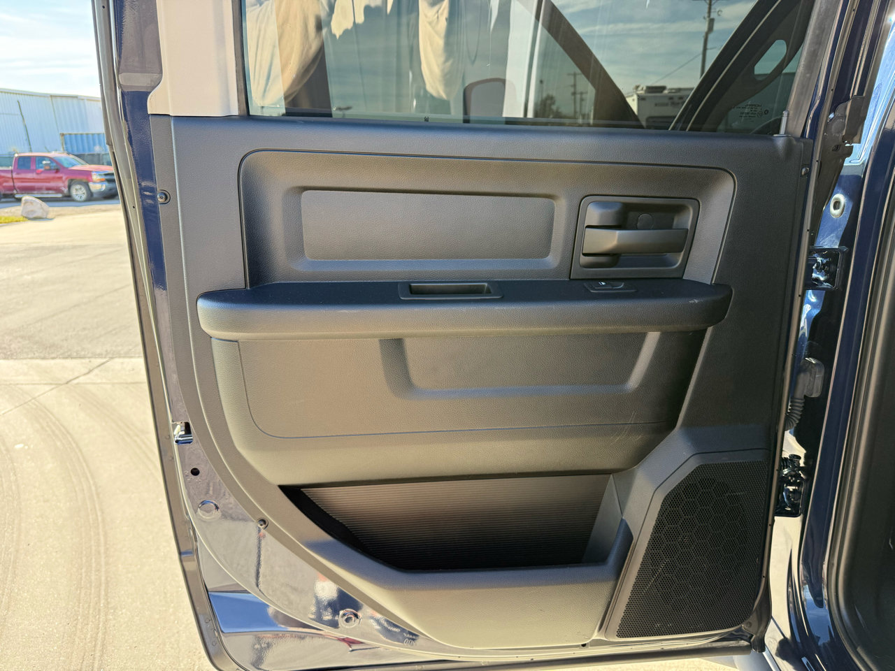 Used 2018 RAM 2500 Tradesman w/ Chrome Appearance Group image 17