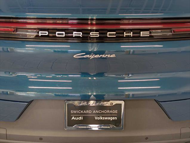 Used 2025 Porsche Cayenne AWD/4WD image 15