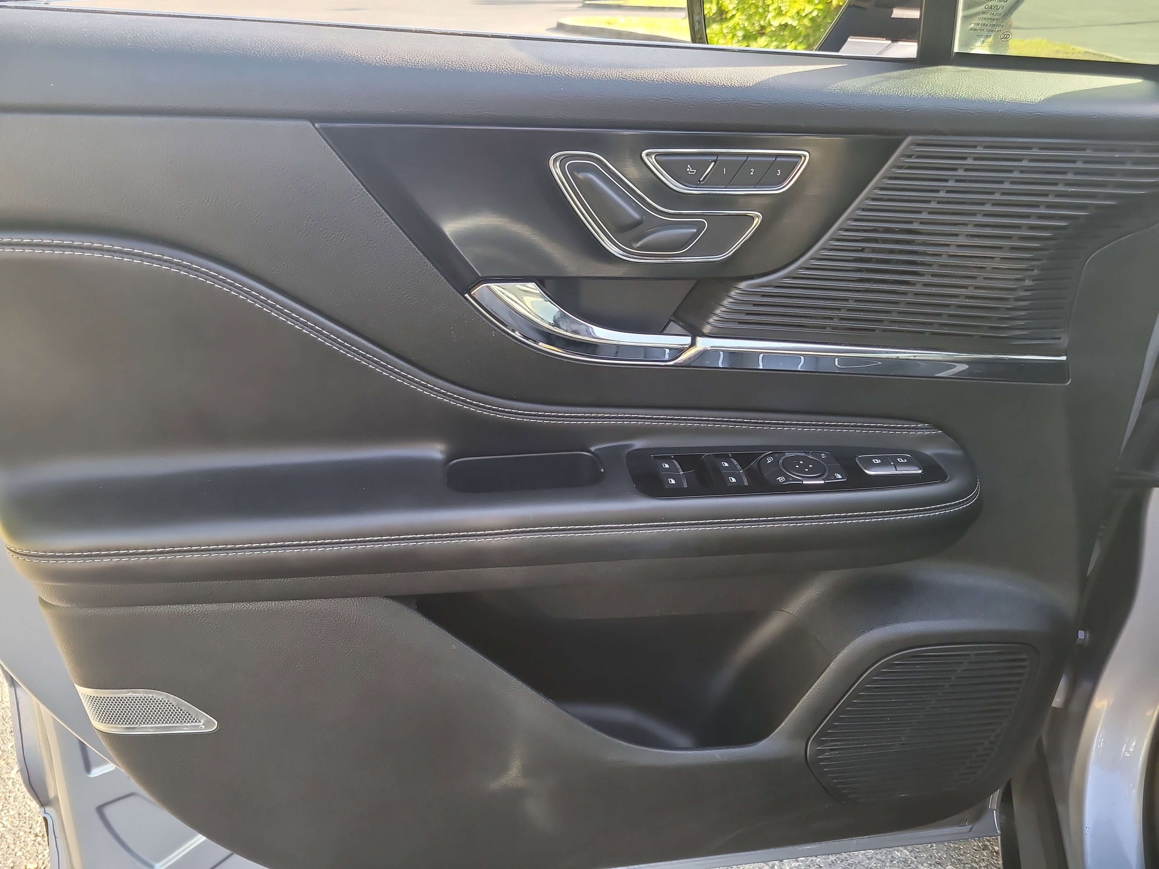 Used 2022 Lincoln Corsair FWD w/ Towing Package image 18