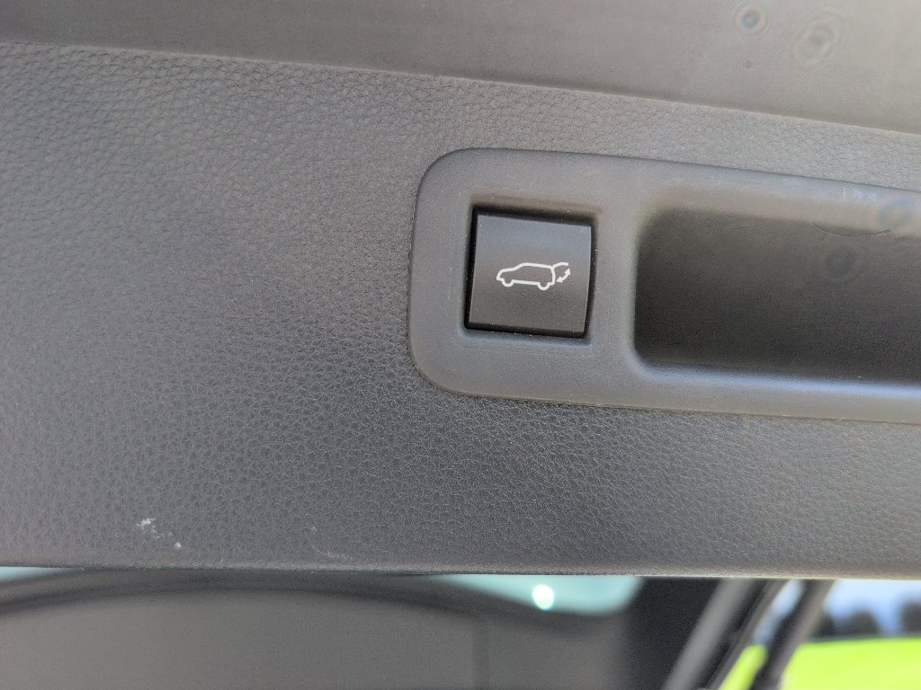 Used 2022 Toyota Highlander XLE FWD image 7