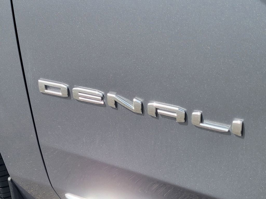Used 2021 GMC Yukon Denali w/ Denali Premium Package image 8