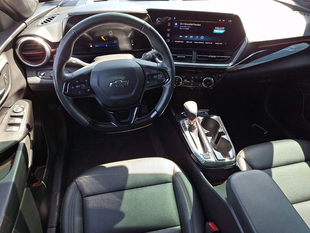 Used 2024 Chevrolet Trax RS image 2