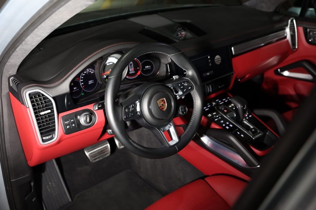 Used 2022 Porsche Cayenne Turbo image 47