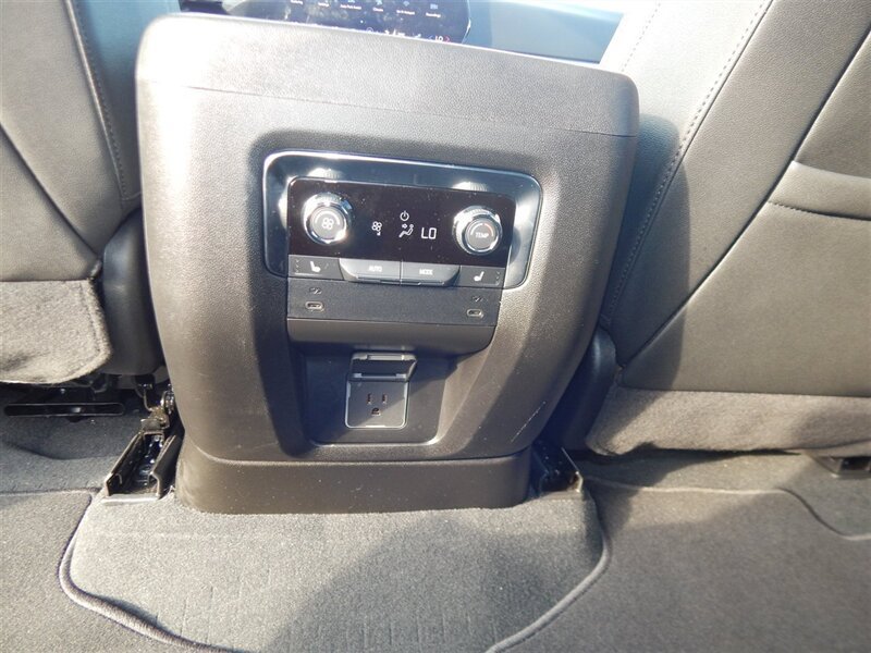 Used 2026 Chevrolet Suburban RST w/ RST Capability Package AWD/4WD image 22