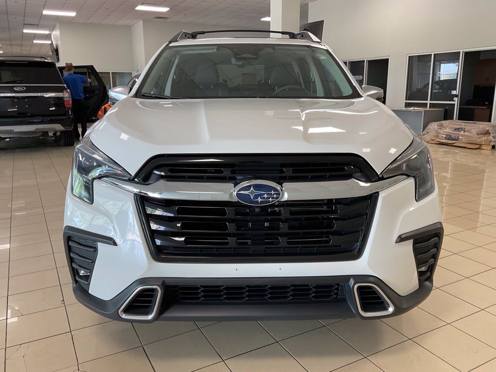 Used 2023 Subaru Ascent Touring AWD/4WD image 2