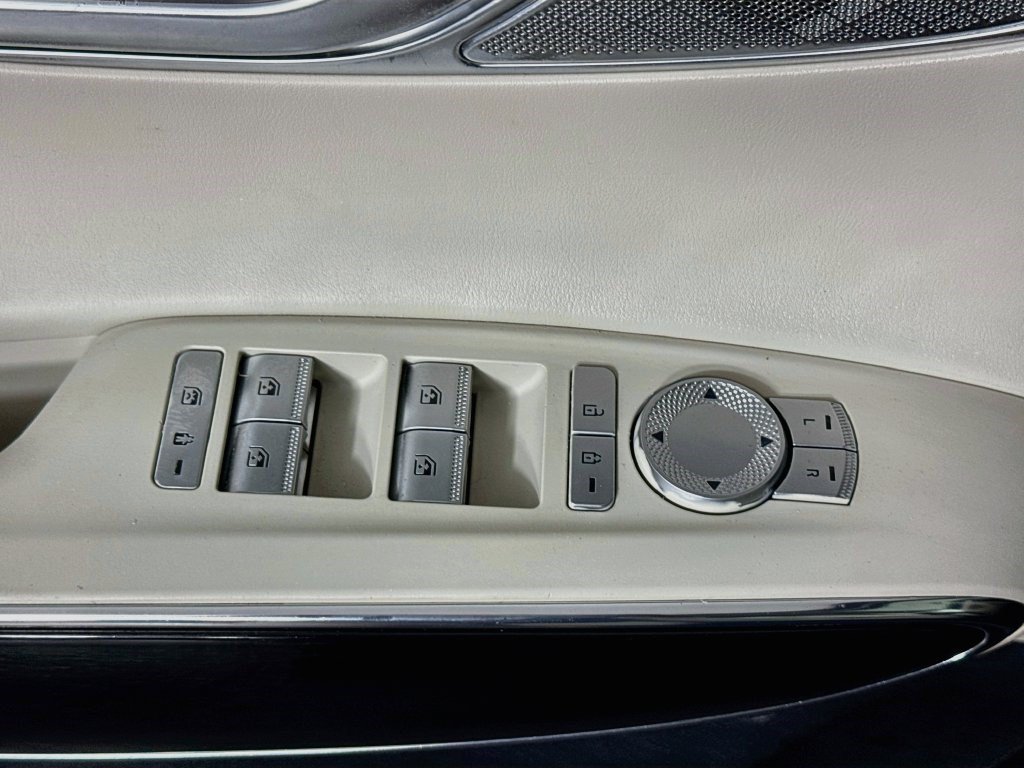Used 2022 Genesis GV70 2.5T AWD/4WD image 23