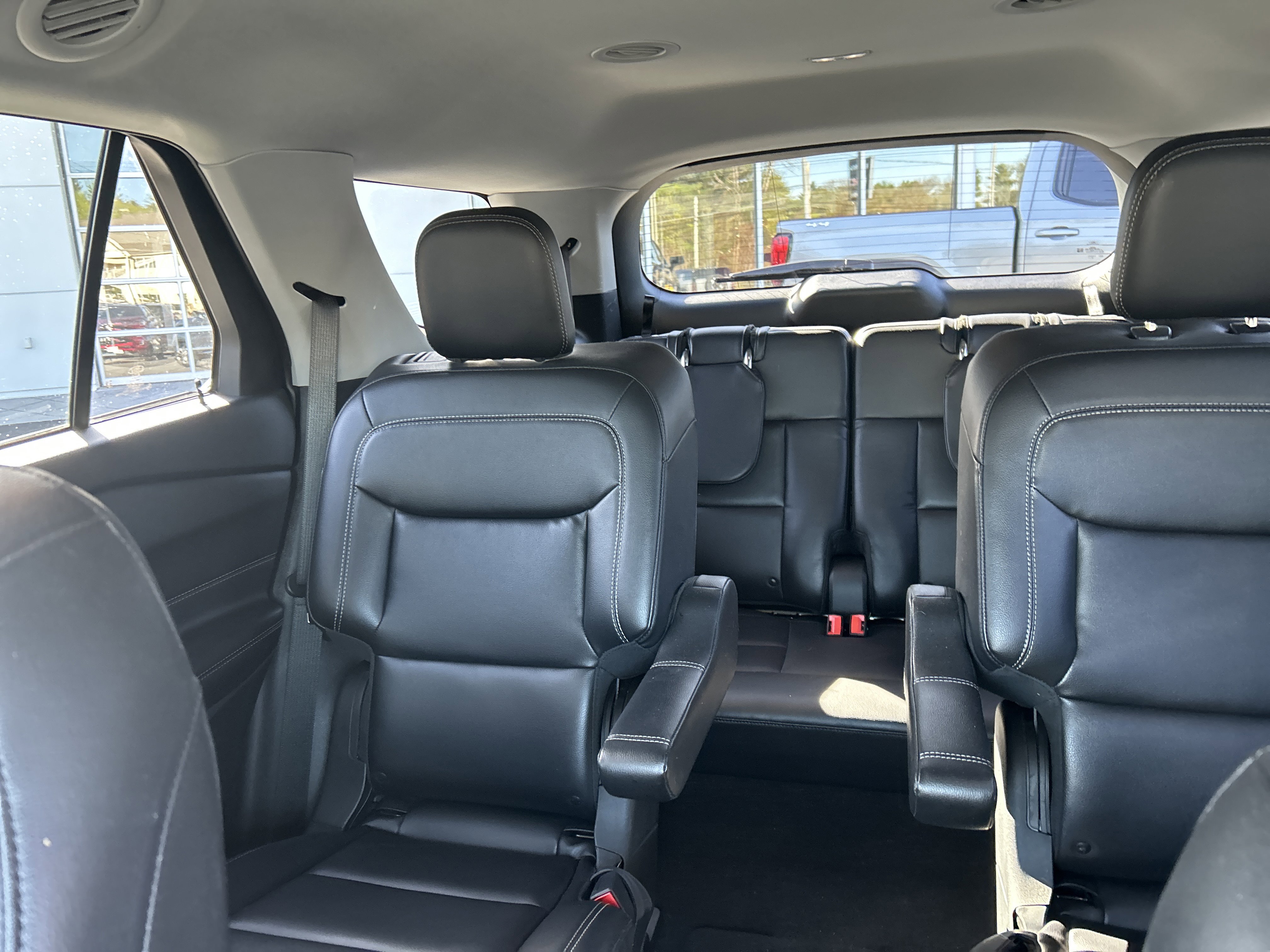 Used 2021 Ford Explorer XLT w/ Equipment Group 202A AWD/4WD image 19