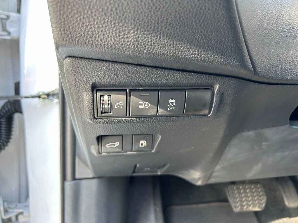 Used 2023 Toyota Corolla Cross XSE w/ Convenience Package image 17