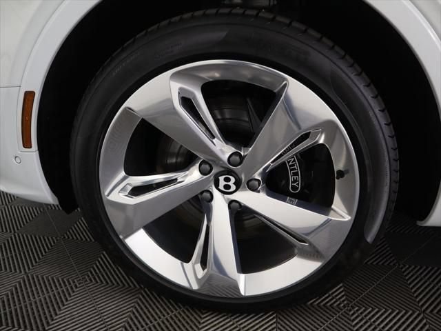Used 2025 Bentley Bentayga Extended Wheelbase AWD/4WD image 31