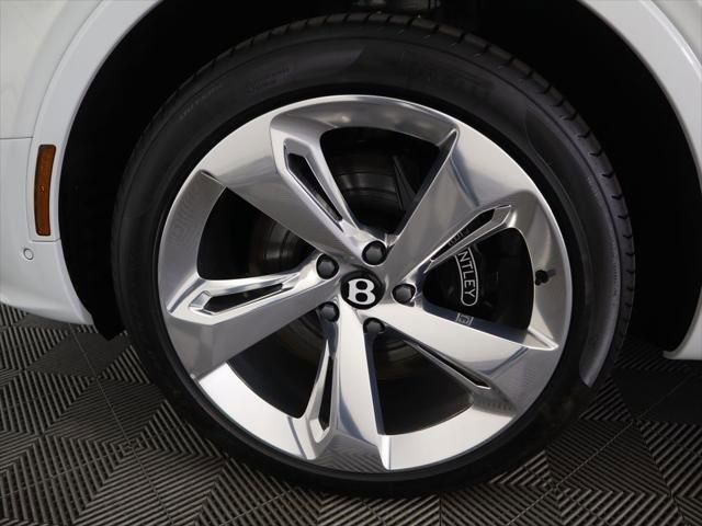 Used 2025 Bentley Bentayga Extended Wheelbase AWD/4WD image 31