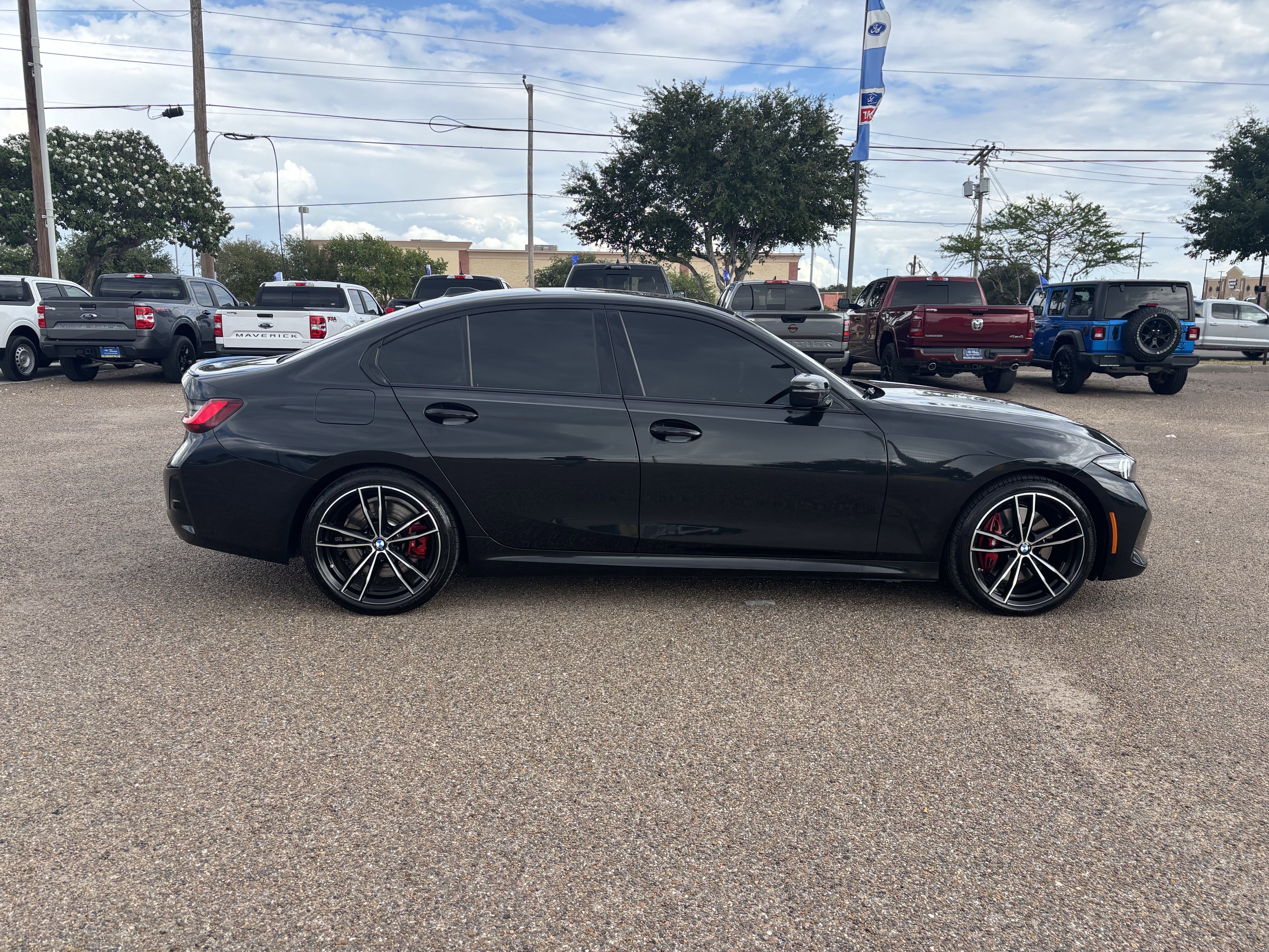 Used 2024 BMW 330i Sedan w/ M Sport Package image 7