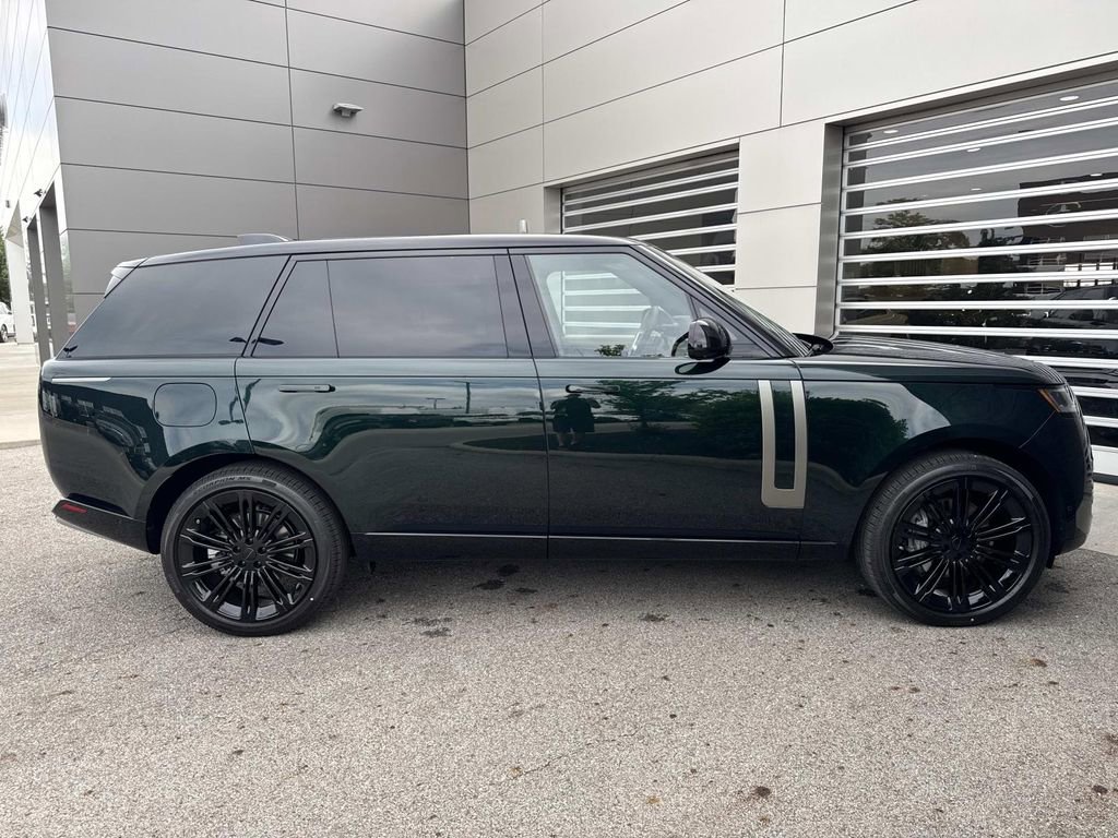 New 2026 Land Rover Range Rover Long Wheelbase SE AWD/4WD image 8