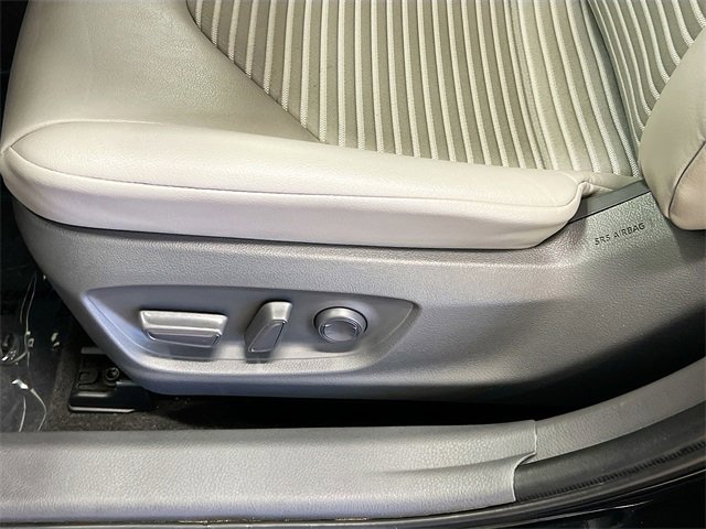 Used 2020 Toyota Camry SE image 20