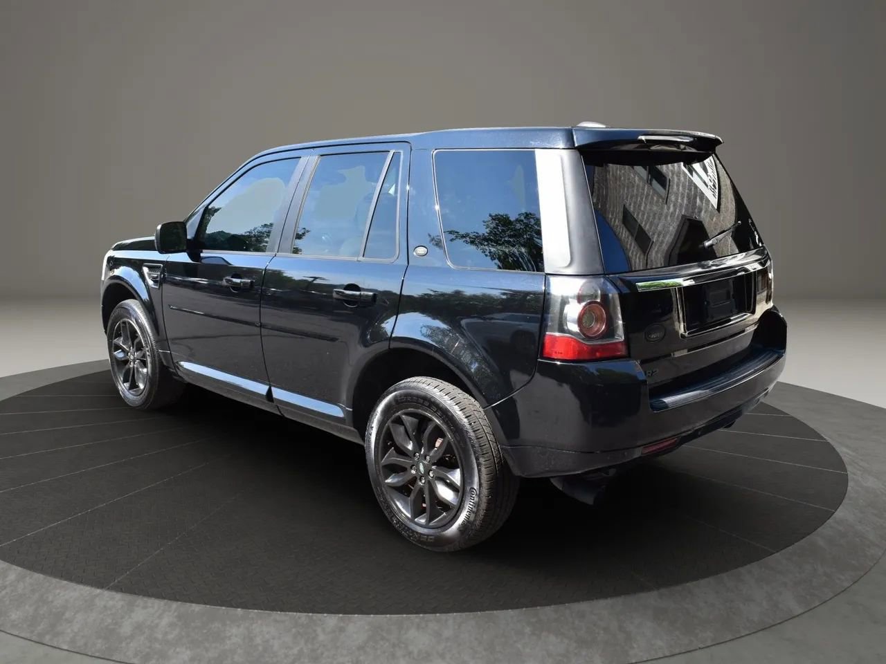 Used 2013 Land Rover LR2 HSE image 12