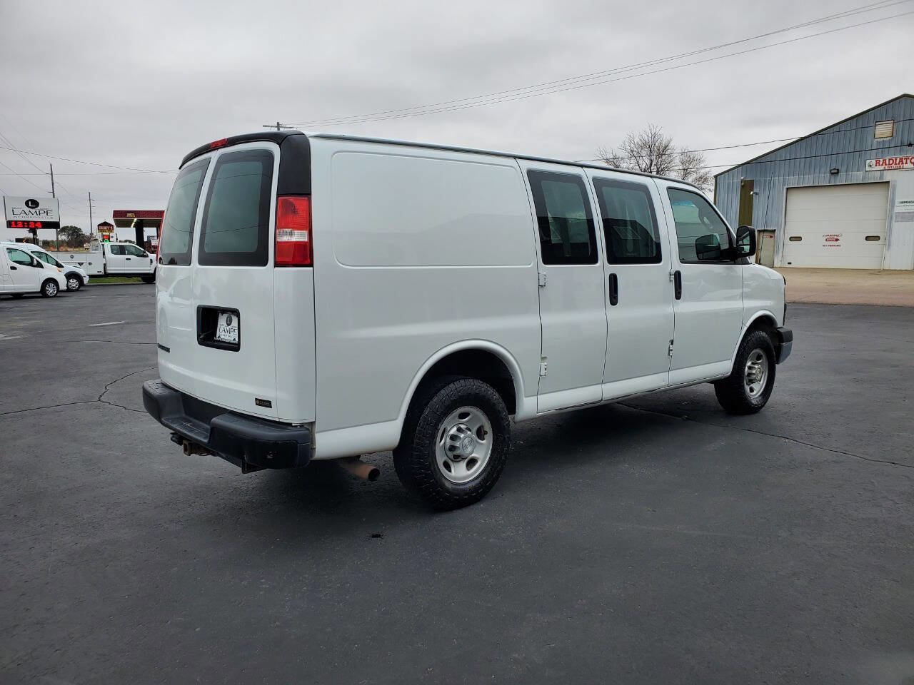 Used 2018 Chevrolet Express 2500 w/ Driver Convenience Package image 8