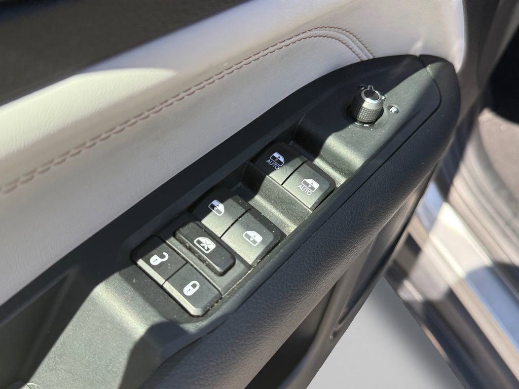 Used 2025 Jeep Compass Limited AWD/4WD image 28