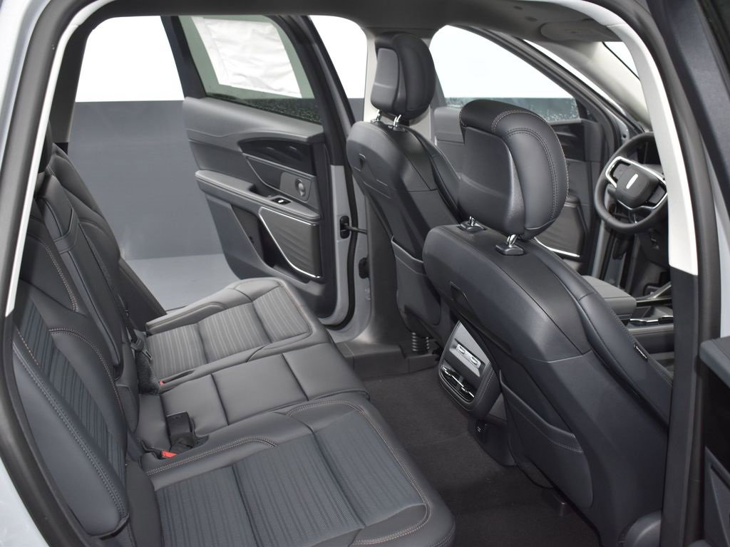 New 2026 Lincoln Nautilus Reserve w/ Jet Appearance Package image 11