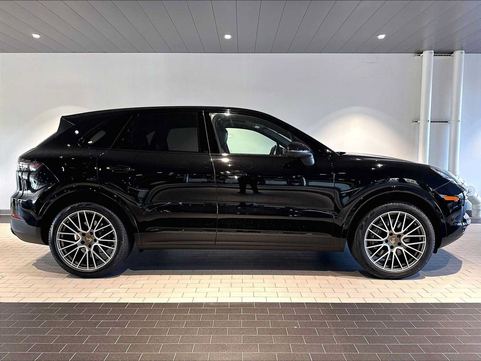 Used 2023 Porsche Cayenne Platinum Edition AWD/4WD image 11