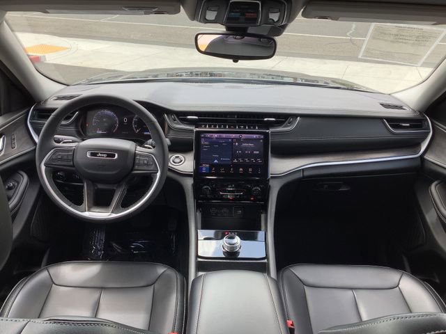 Used 2024 Jeep Grand Cherokee Limited RWD image 6