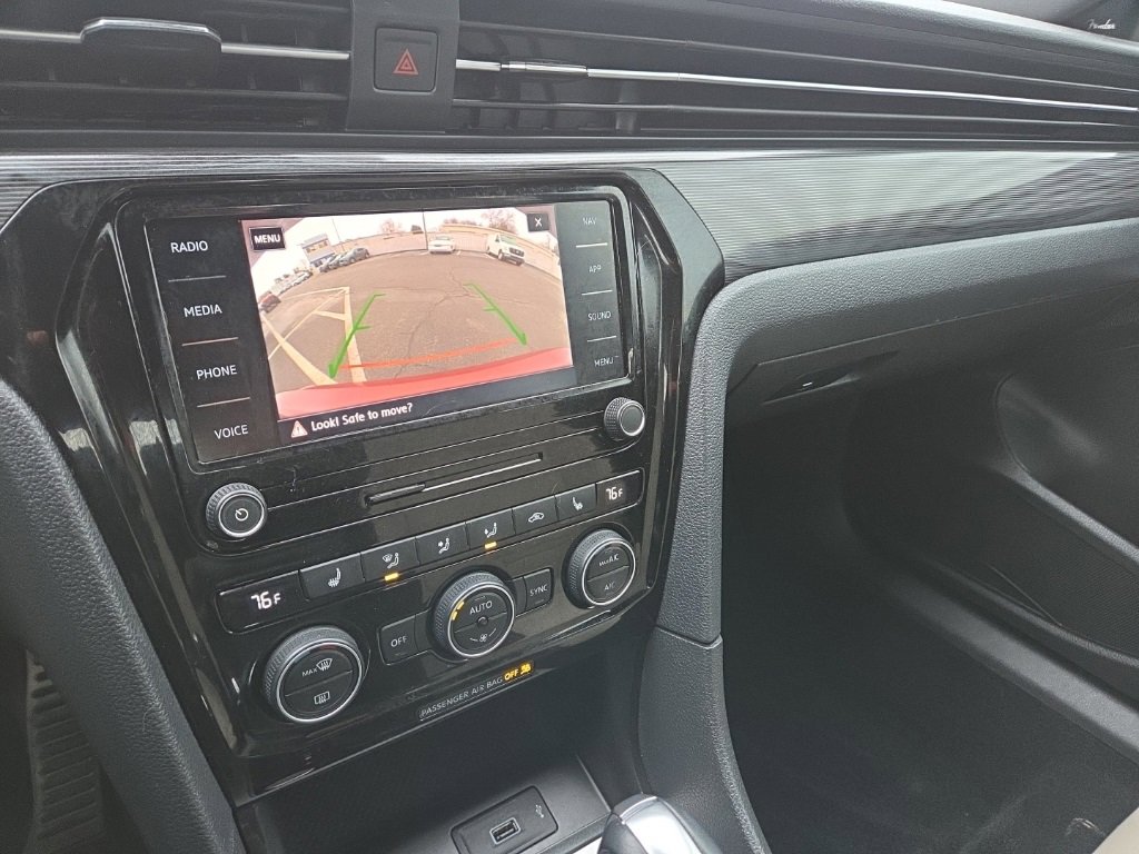 Used 2021 Volkswagen Passat 2.0T R-Line image 30