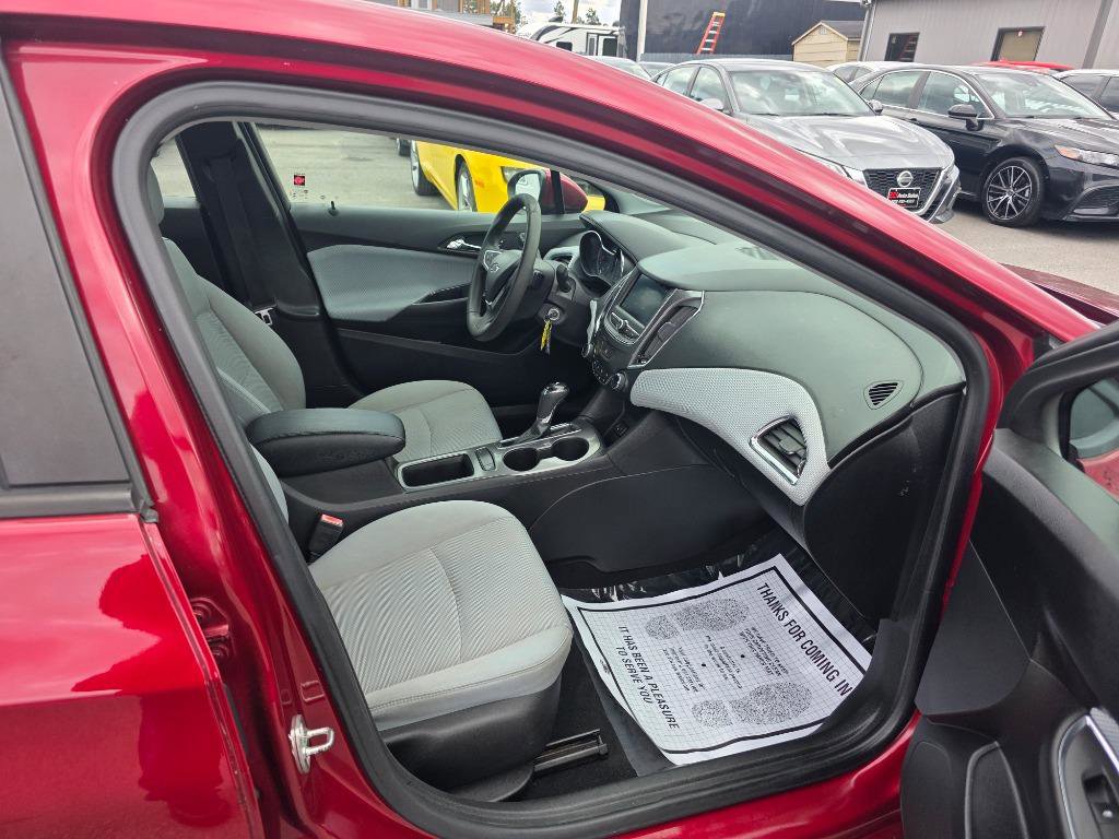 Used 2019 Chevrolet Cruze LT w/ RS Package image 9