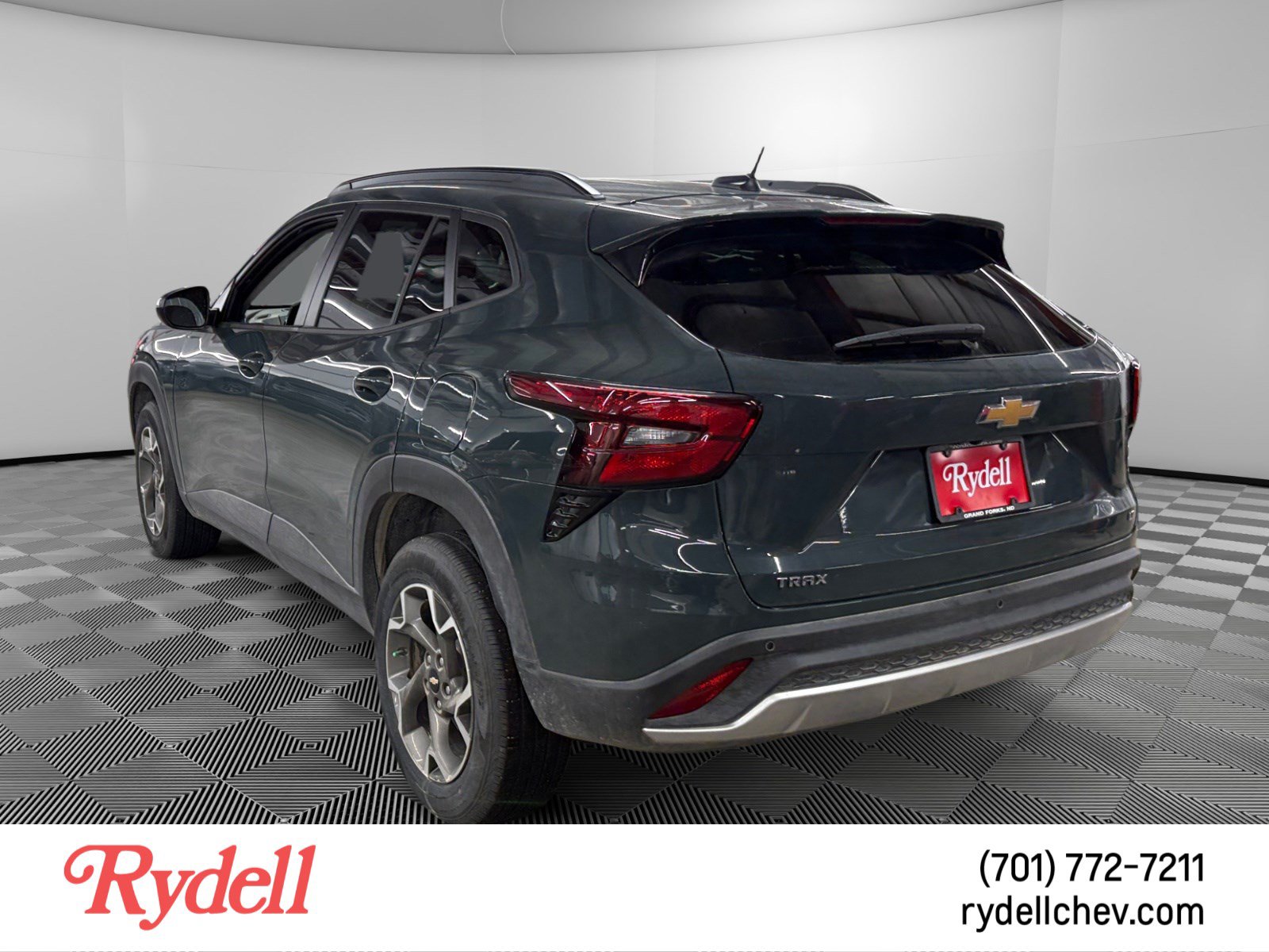 Used 2025 Chevrolet Trax LT w/ Driver Confidence Package FWD image 2