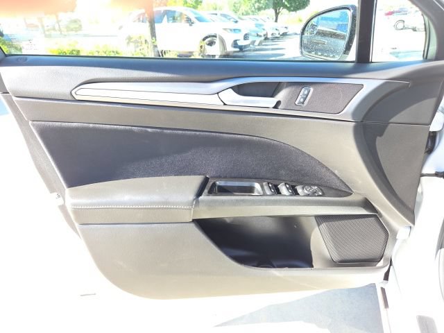 Used 2016 Ford Fusion SE FWD image 14